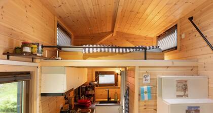 Tiny Home 'Ernesto' with Private Garden, Wi-Fi and Air Conditioning