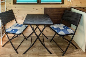 Dining - Tiny Home 'Evita' with Private Garden, Wi-Fi and Air Conditioning (Kloster Lehnin)