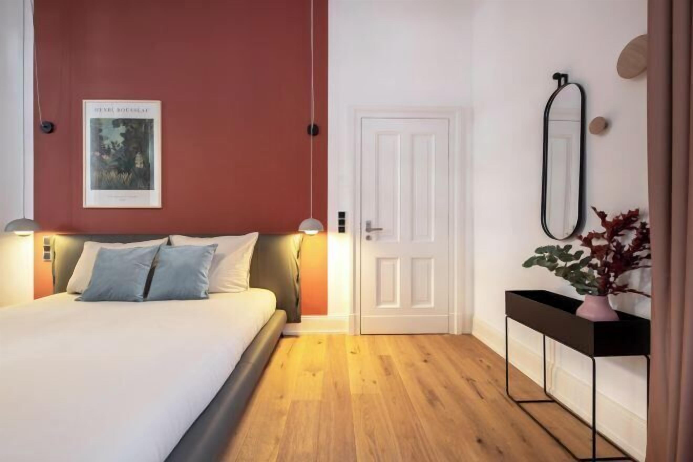 Desk, laptop workspace, soundproofing, free WiFi