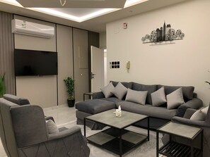 Luxury Penthouse 105 | Área de sala de estar | Televisión de pantalla plana, Netflix y servicios de streaming 