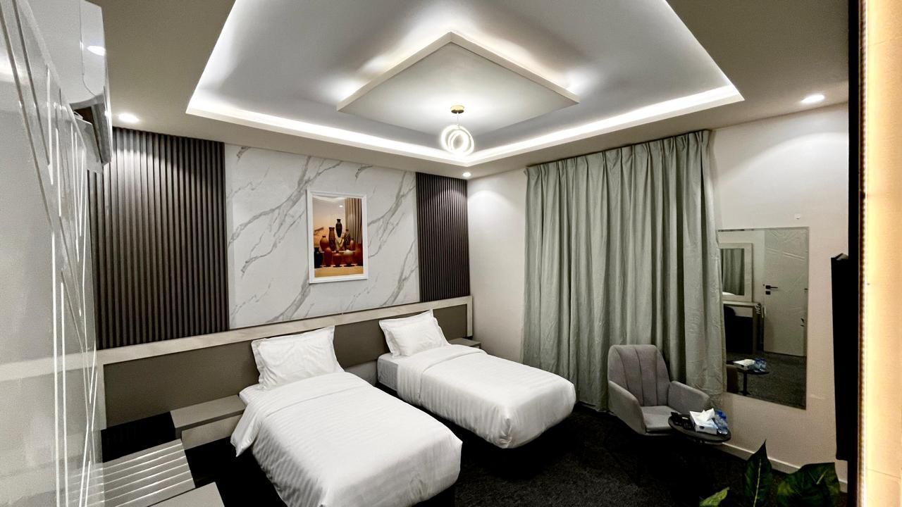 Luxury Double Room 101 | Minibar con artículos gratuitos y espacio para trabajar con un portátil