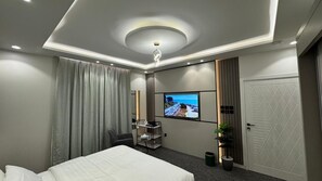 迷你吧贈品、手提電腦工作空間、遮光窗簾/窗簾、隔音
