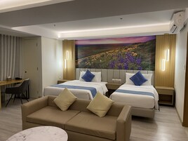 Suíte executiva, vista para o jardim | Cofres nos quartos, escrivaninha, ferros/tábuas de passar roupa