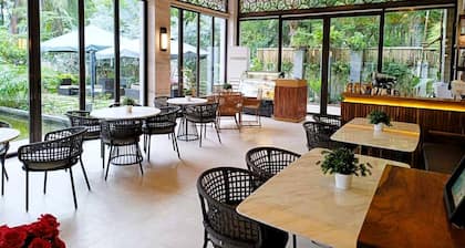 JAMINS HOTEL & RESORT INC