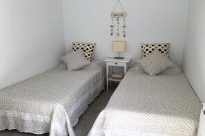 3 chambres, fer et planche à repasser, accès au Wi-Fi (inclus)