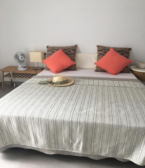3 bedrooms, iron/ironing board, WiFi (free)