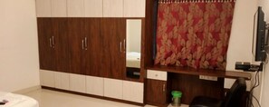 Phòng Deluxe | Bàn, bàn ủi/dụng cụ ủi quần áo, truy cập Internet không dây miễn phí