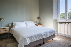 2 bedrooms, travel cot, free WiFi