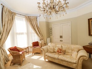 Living area - Hereford House (Tenby)