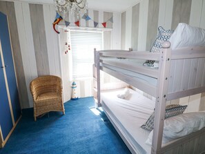 5 quartos, individualmente decorados, individualmente mobiliados