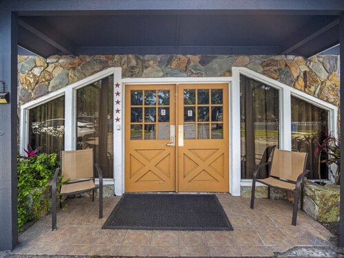 Calm & Spacious Retreat • Family-Ready Escape