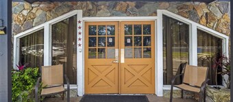 Calm & Spacious Retreat • Family-Ready Escape