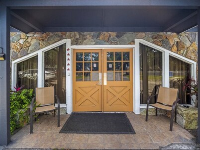 Calm & Spacious Retreat • Family-Ready Escape