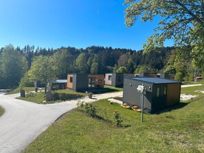 Exterior - Tiny Home 'Ferdl' with Mountain View, Private Garden and Wi-Fi (Untergriesbach)