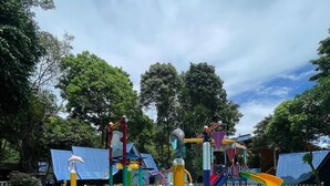 A playground with a pool, slides, and picnic tables. - Suite Sharilla (Pulau Perhentian Kecil)