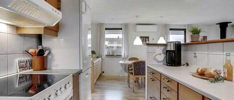 KĂŒhlschrank, Ofen, Herdplatte, GeschirrspĂŒler