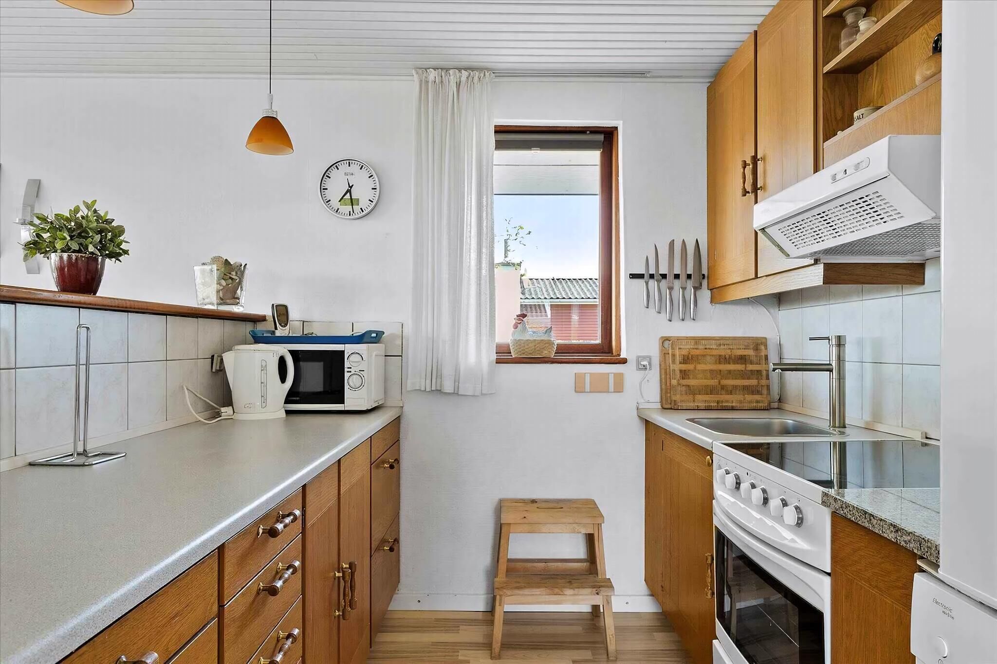 Réfrigérateur, four, plaque de cuisson, lave-vaisselle