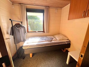 3 bedrooms, iron/ironing board, free WiFi