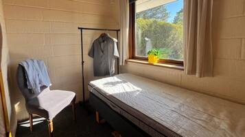 3 bedrooms, iron/ironing board, WiFi (free)
