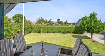 Cosy holiday house near child friendly beach