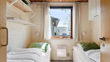 3 bedrooms, iron/ironing board, free WiFi
