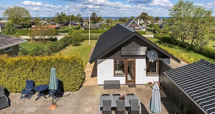 Cosy holiday house near child friendly beach