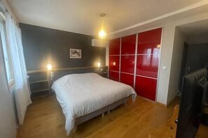 Room - 6-person family home with private heated indoor pool (AURIAC DU PERIGORD)