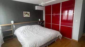 3 chambres, fer et planche à repasser, lit parapluie, Wi-Fi gratuit
