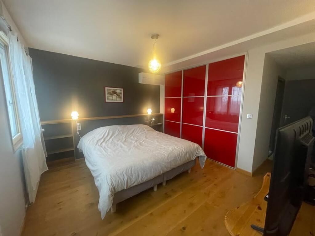 3 bedrooms, iron/ironing board, travel crib, free WiFi