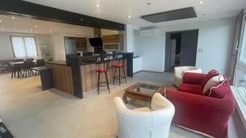 Smart TV, table tennis, books