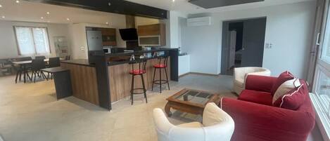 Smart TV, table tennis, books