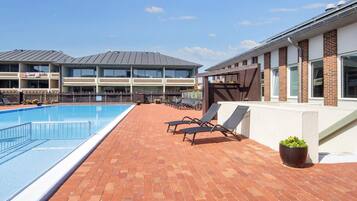 Classic-Apartment, 2 Schlafzimmer | Pool | Innenpool, Außenpool