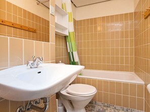 Classic Apartment, 2 Bedrooms | Interior