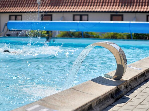 Piscine couverte, piscine extérieure