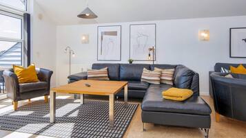 Luxury Apartment, 3 Bedrooms | Interior