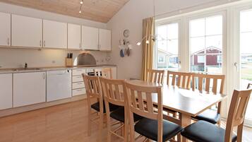 Deluxe House, 3 Bedrooms | Interior