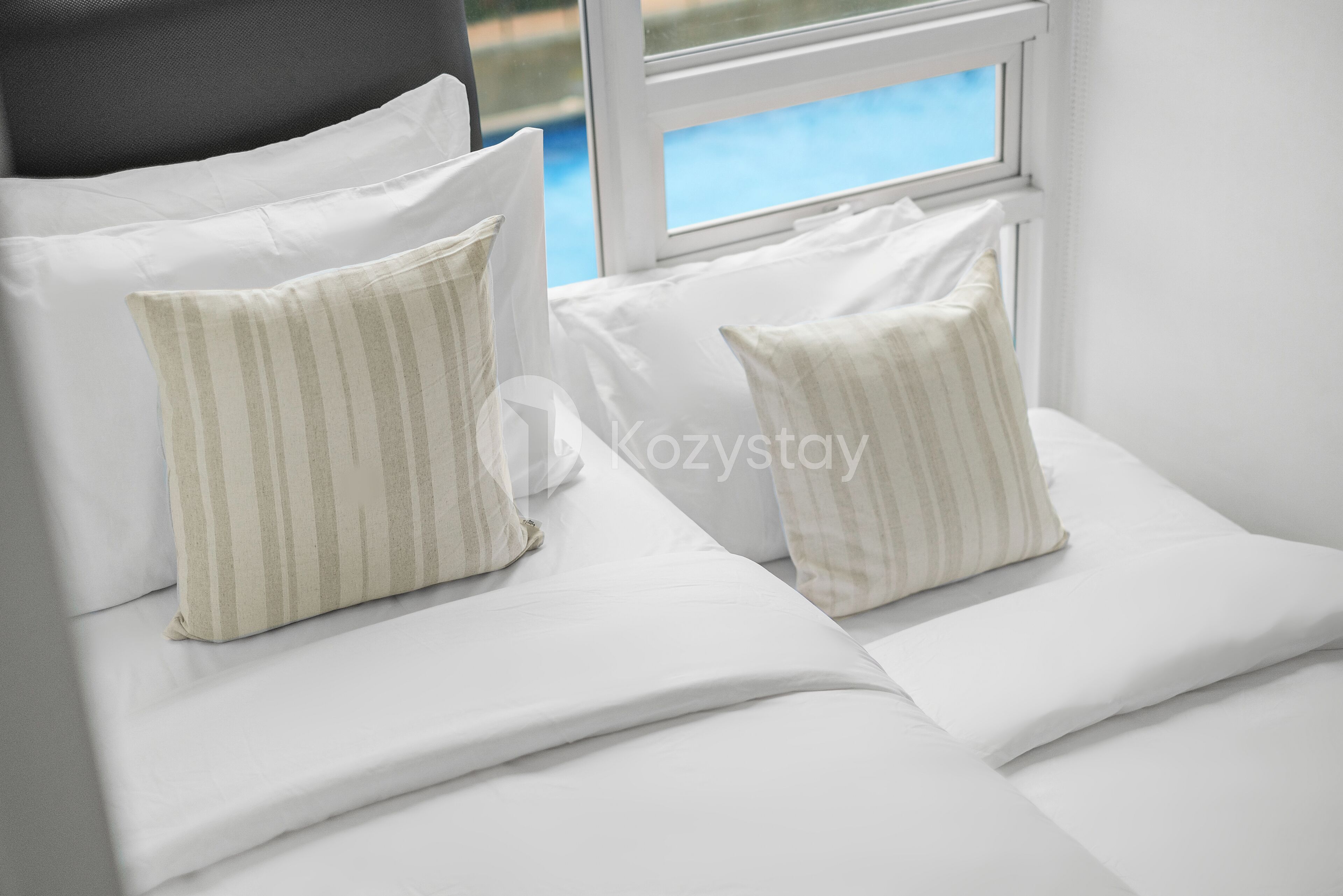 Apartamento, 2 habitaciones, vistas a la ciudad | Espacio para trabajar con un portátil y tabla de planchar con plancha