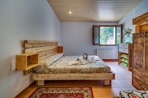 5 bedrooms, iron/ironing board, travel cot, free WiFi