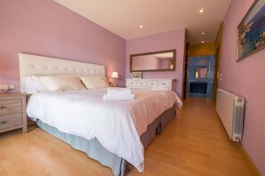 6 bedrooms, iron/ironing board, free WiFi