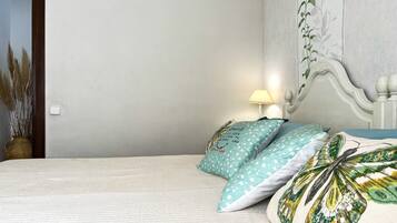 4 bedrooms, iron/ironing board, free WiFi