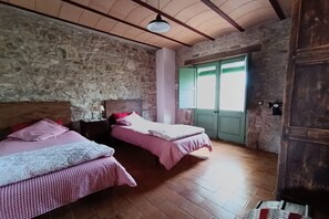 3 bedrooms, iron/ironing board