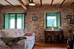 Smart TV, fireplace - Rustic Home in Mieres near Banyoles Lake (Mieres)