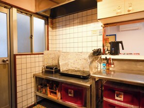 Fridge, microwave - Osaka English House  (Hirakata)