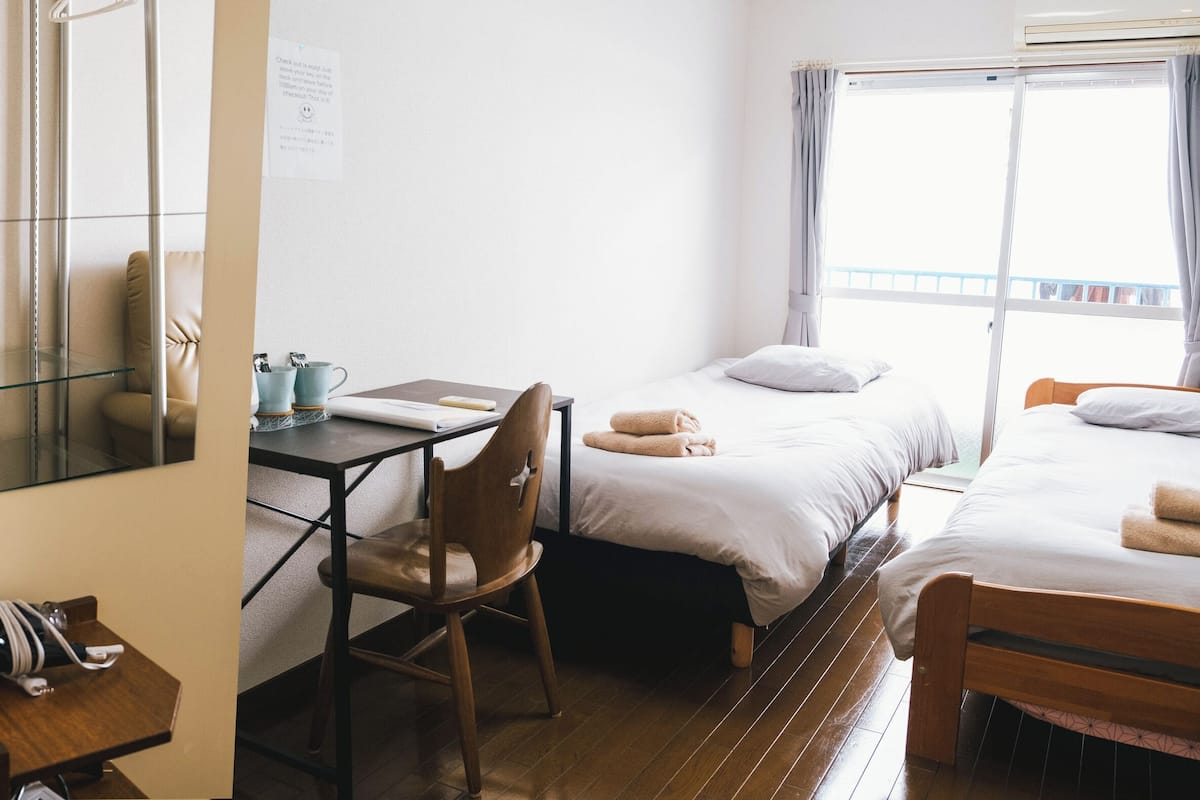 Standard-Zweibettzimmer, Balkon, Stadtblick | Kostenloses WLAN