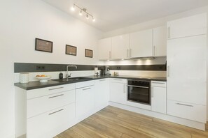Fridge, microwave, oven, stovetop - Holiday Apartment "Viedenz" * modern and cosy (Drolshagen)