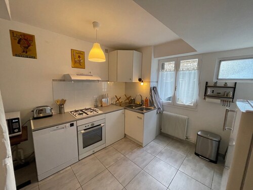 Maison individuelle dans village calme au bord de Seine et forêt Fontainebleau.