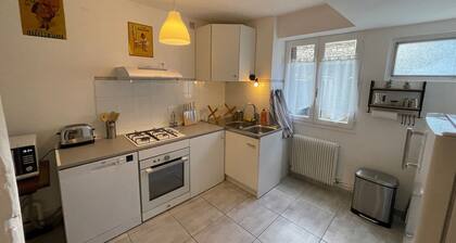 Maison individuelle dans village calme au bord de Seine et forĂȘt  Fontainebleau.