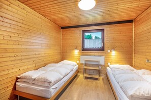 3 bedrooms, free WiFi, bed sheets