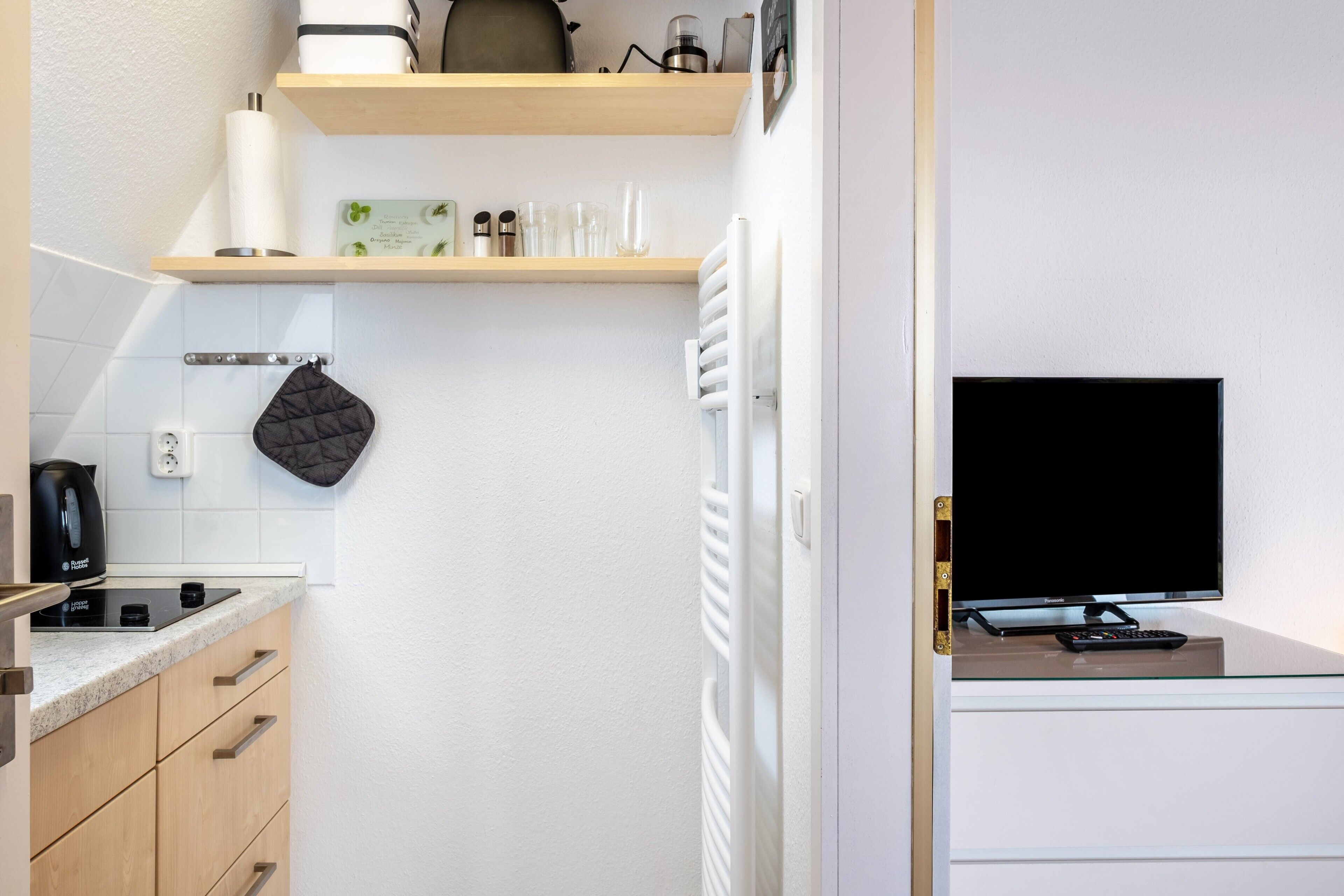 Frigorífic, placa de cuina, cafetera i tetera i bullidora elèctrica 