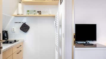 Frigorífic, placa de cuina, cafetera i tetera i bullidora elèctrica